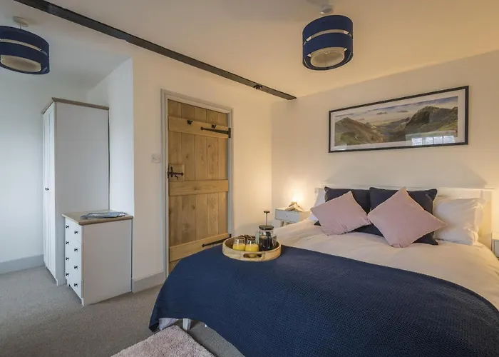 Finest Retreats - Tegannedd - Luxury Grade II Listed Cottage With Hot Tub