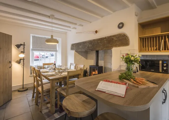 Finest Retreats - Tegannedd - Luxury Grade II Listed Cottage With Hot Tub