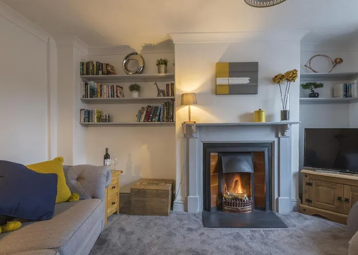 Finest Retreats - Tegannedd - Luxury Grade II Listed Cottage With Hot Tub