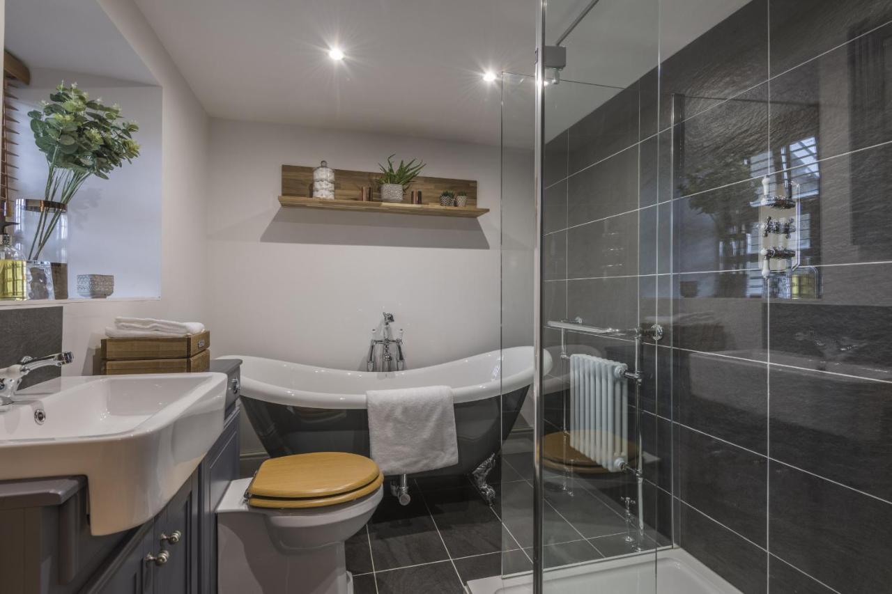Finest Retreats - Tegannedd - Luxury Grade Ii Listed With Hot Tub